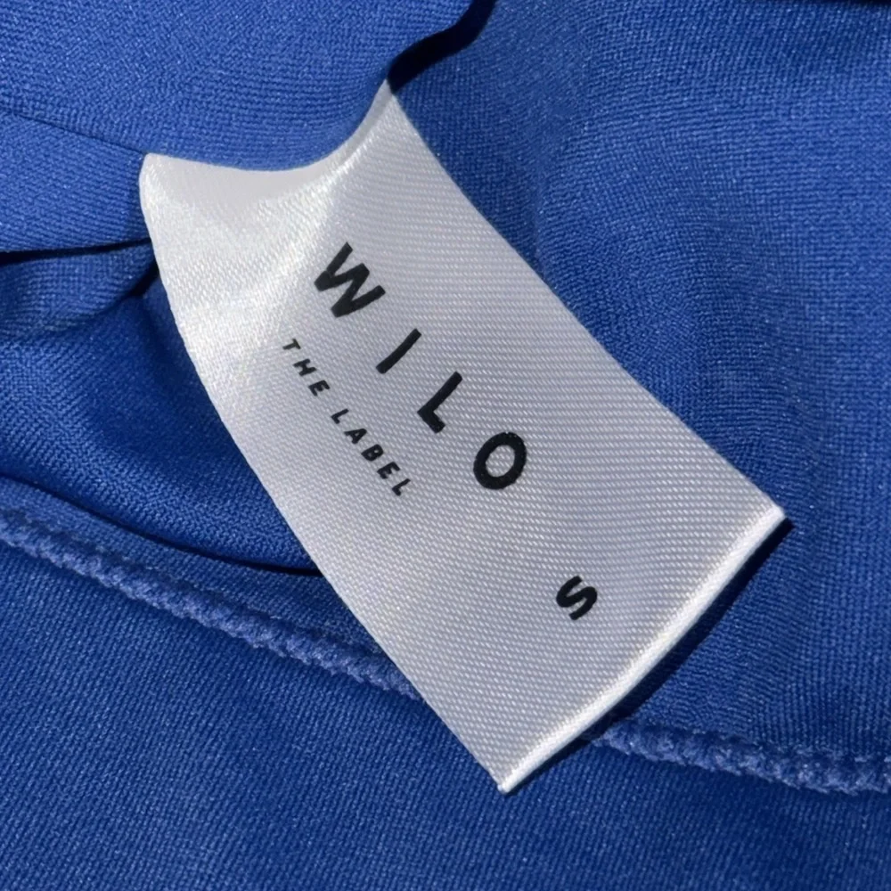 WILO scoop sports bra two toned blue small women’s athletic